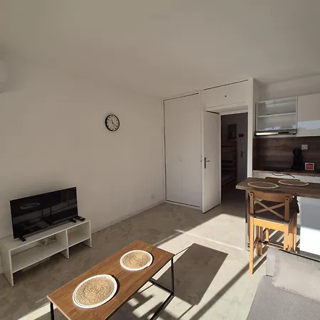 Appartamento Climatisé Avec Terrasse, Piscine Et Parking Dans Le Beau Quartier Du Ponant